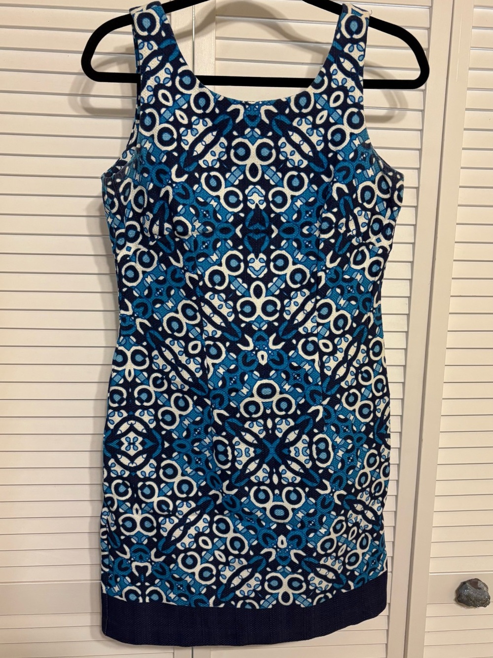 Just...Taylor Blue & White Geometric Sleeveless Shift Dress